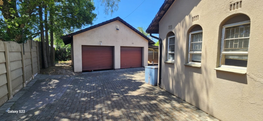 5 Bedroom Property for Sale in Brackendowns Gauteng