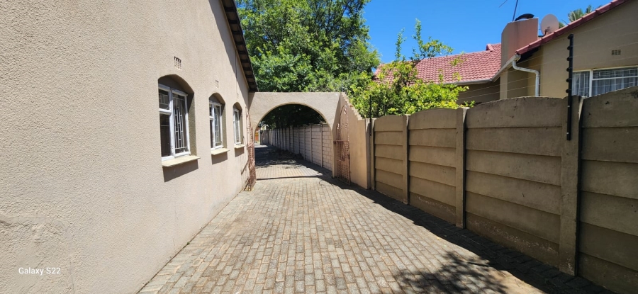 5 Bedroom Property for Sale in Brackendowns Gauteng