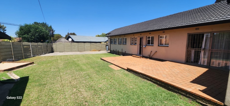 5 Bedroom Property for Sale in Brackendowns Gauteng