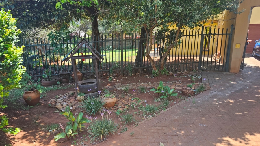 4 Bedroom Property for Sale in Eldoraigne Gauteng