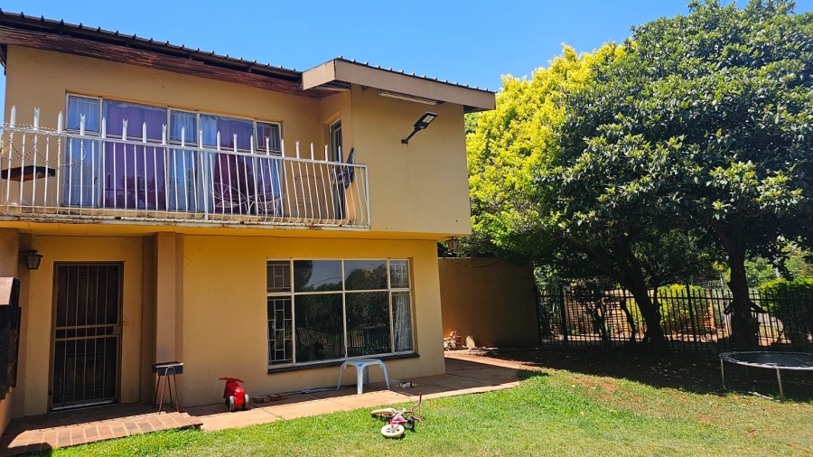 4 Bedroom Property for Sale in Eldoraigne Gauteng