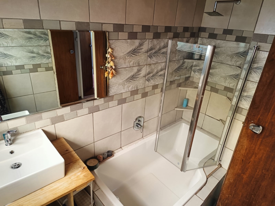 4 Bedroom Property for Sale in Eldoraigne Gauteng