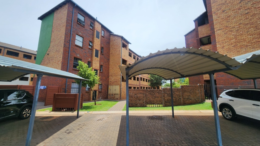 2 Bedroom Property for Sale in Montana Tuine Gauteng