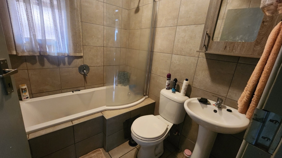 2 Bedroom Property for Sale in Montana Tuine Gauteng