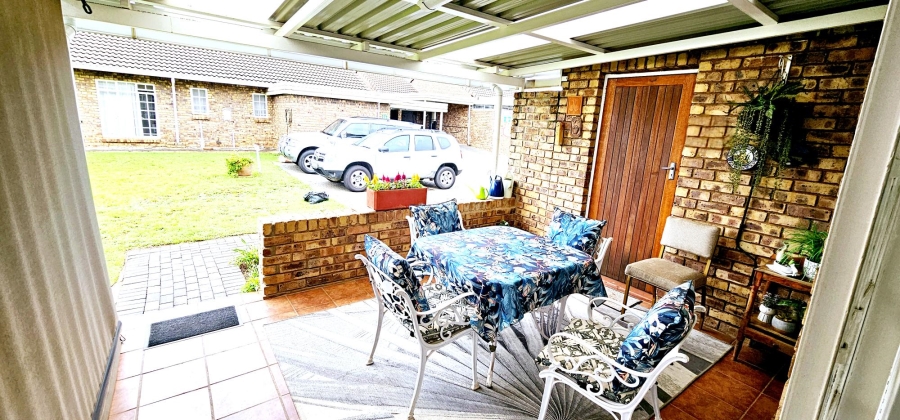 2 Bedroom Property for Sale in Die Hoewes Gauteng