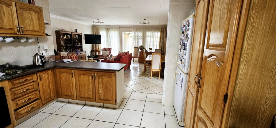 2 Bedroom Property for Sale in Die Hoewes Gauteng