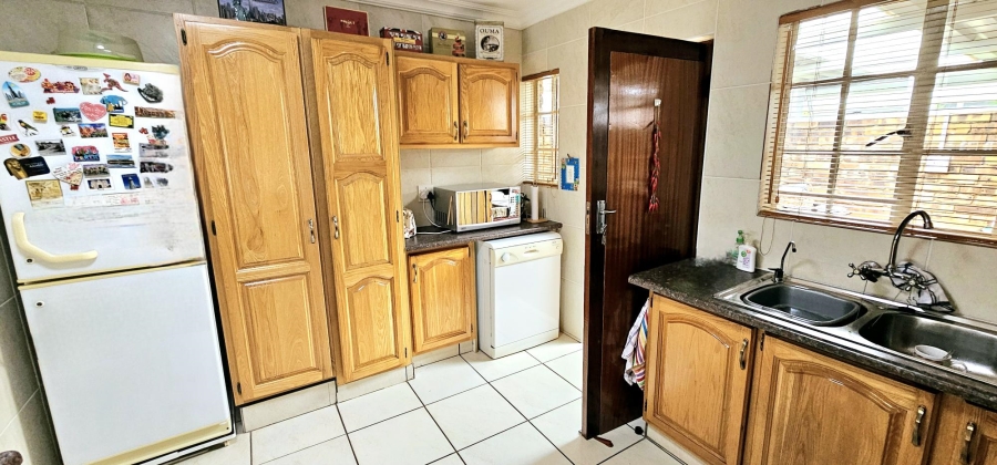 2 Bedroom Property for Sale in Die Hoewes Gauteng