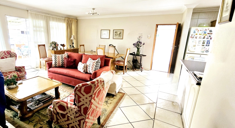 2 Bedroom Property for Sale in Die Hoewes Gauteng