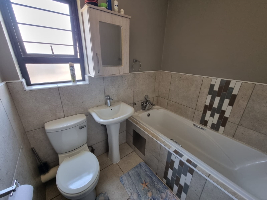 To Let 2 Bedroom Property for Rent in Rooihuiskraal North Gauteng