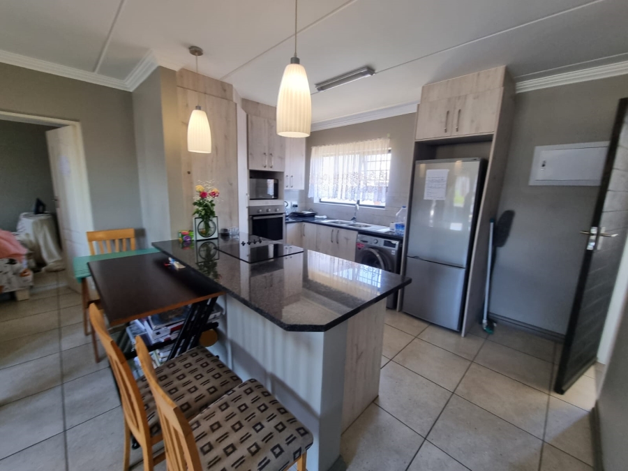 To Let 2 Bedroom Property for Rent in Rooihuiskraal North Gauteng