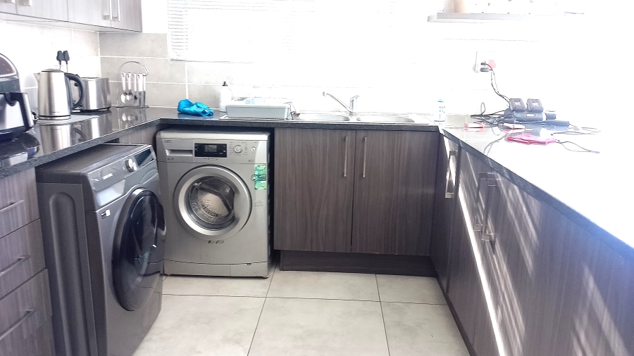 To Let 3 Bedroom Property for Rent in Olievenhoutbosch Gauteng