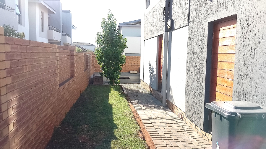 To Let 3 Bedroom Property for Rent in Olievenhoutbosch Gauteng