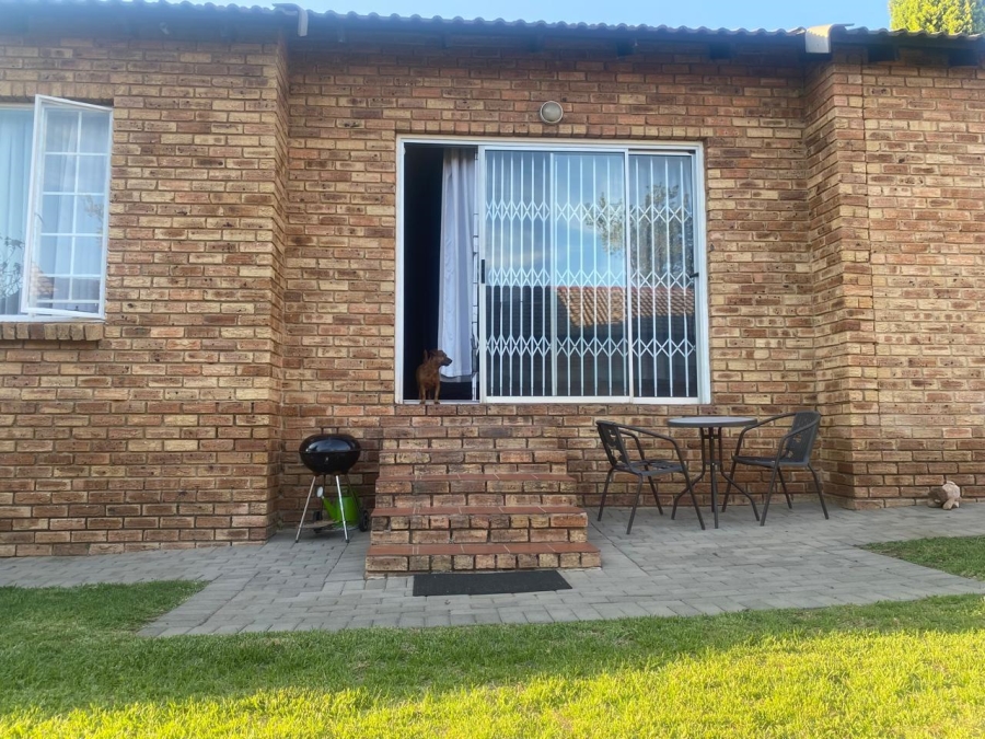 To Let 2 Bedroom Property for Rent in Kyalami Hills Gauteng