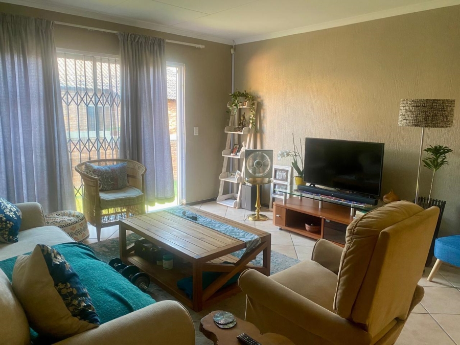 To Let 2 Bedroom Property for Rent in Kyalami Hills Gauteng