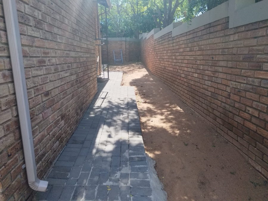 To Let 2 Bedroom Property for Rent in Kyalami Hills Gauteng