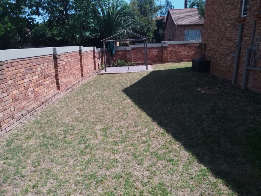 To Let 2 Bedroom Property for Rent in Kyalami Hills Gauteng