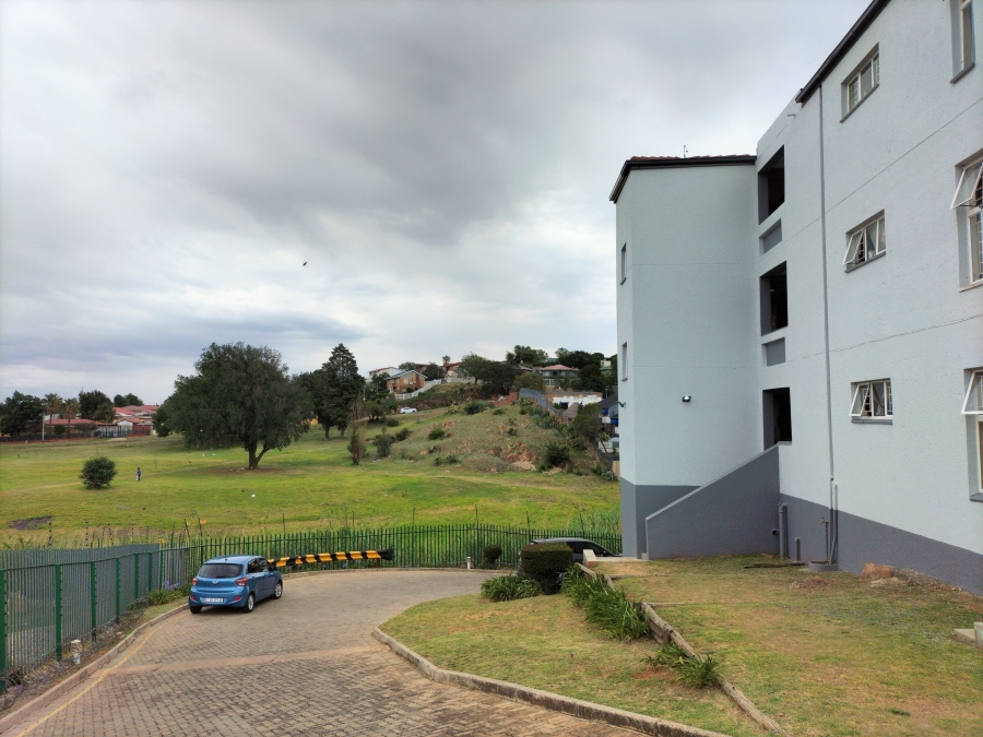 2 Bedroom Property for Sale in Discovery Gauteng