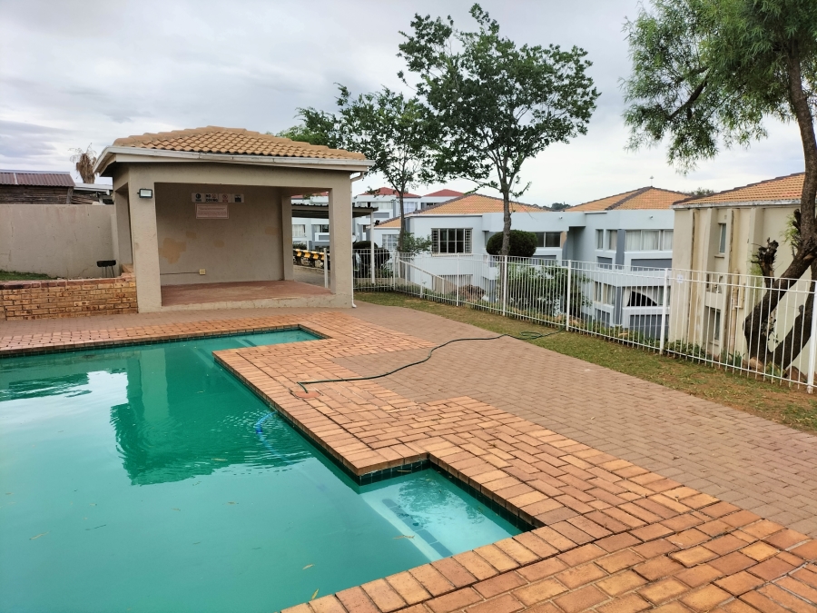 2 Bedroom Property for Sale in Discovery Gauteng