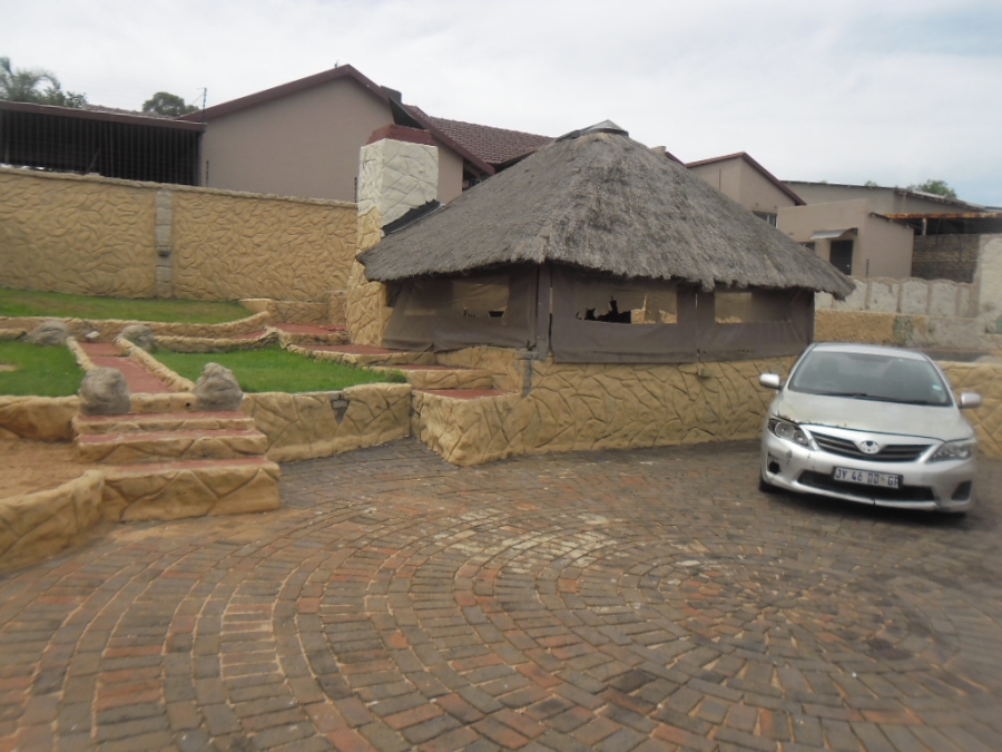 4 Bedroom Property for Sale in Lindhaven Gauteng