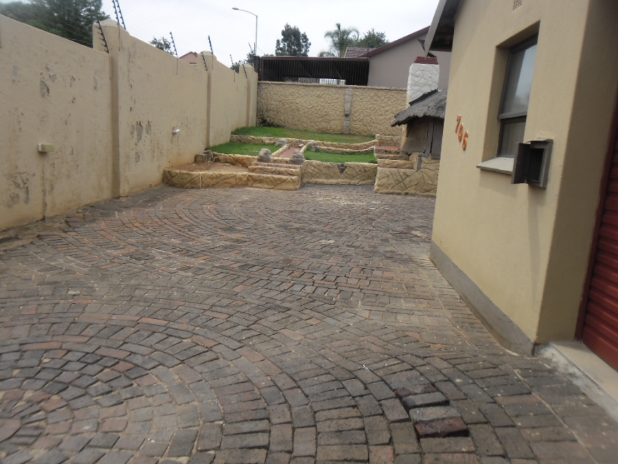 4 Bedroom Property for Sale in Lindhaven Gauteng