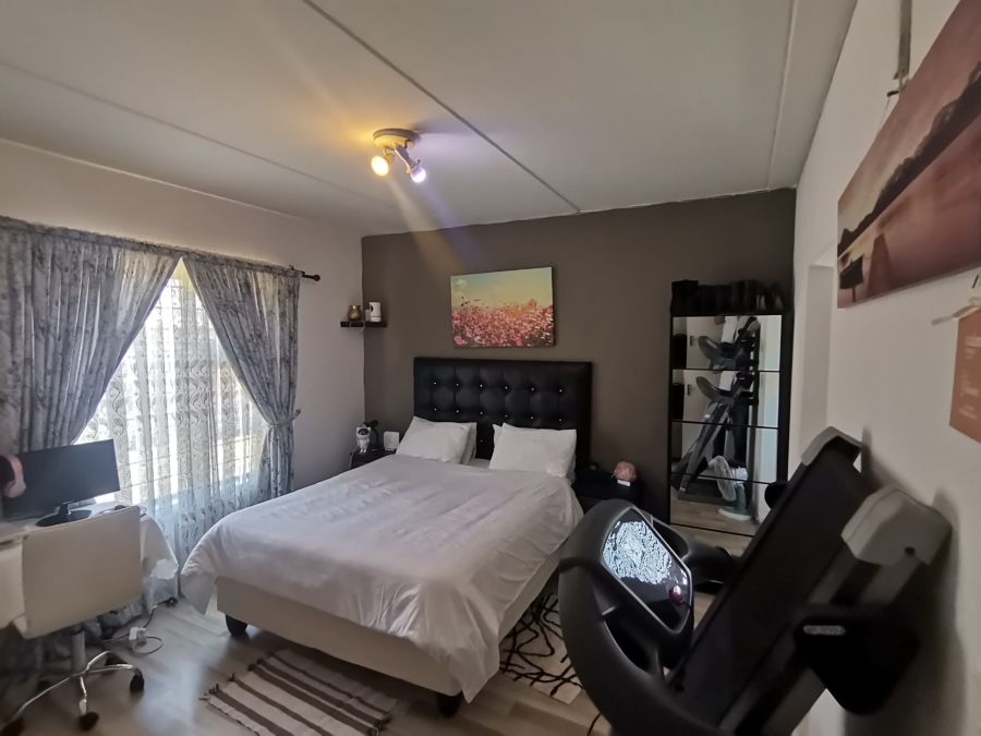 3 Bedroom Property for Sale in Albertsdal Gauteng