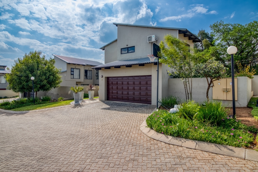 3 Bedroom Property for Sale in Broadacres Gauteng