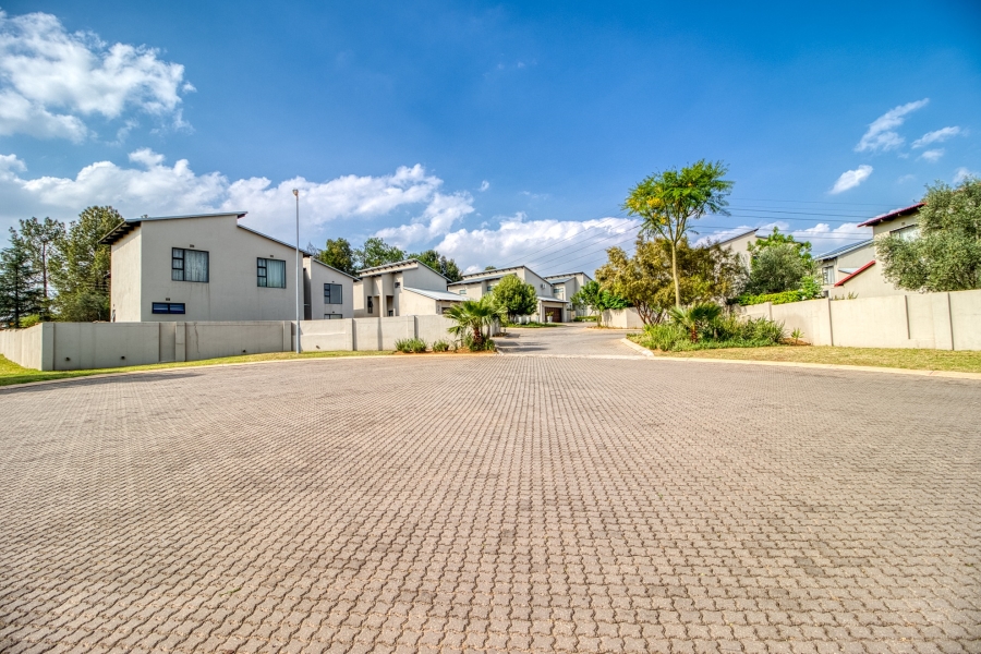 3 Bedroom Property for Sale in Broadacres Gauteng