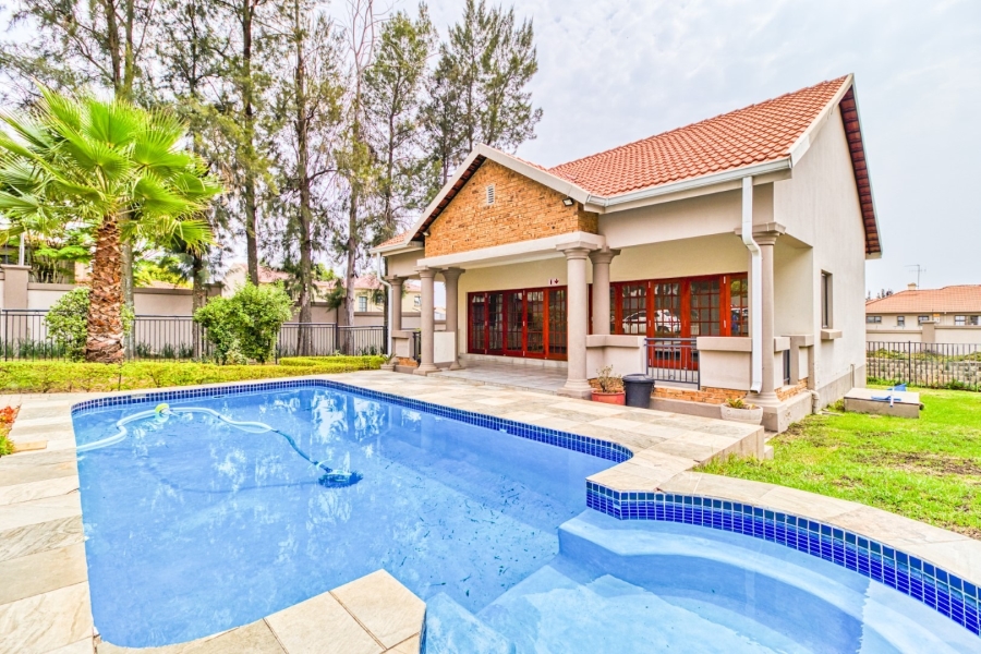 2 Bedroom Property for Sale in Broadacres Gauteng