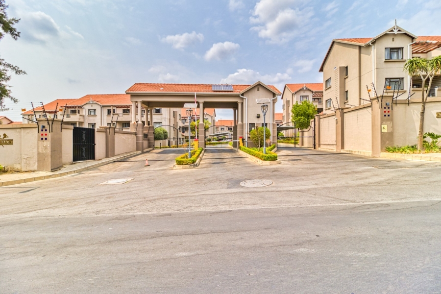 2 Bedroom Property for Sale in Broadacres Gauteng