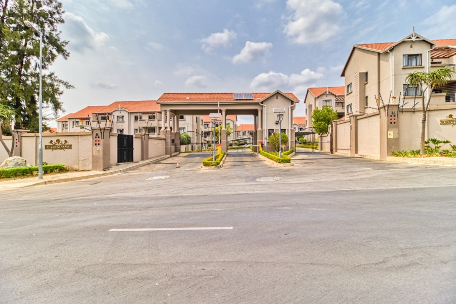 2 Bedroom Property for Sale in Broadacres Gauteng