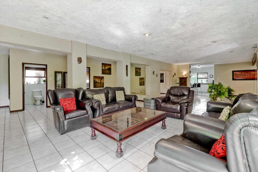 5 Bedroom Property for Sale in Douglasdale Gauteng