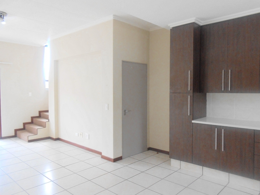 To Let 2 Bedroom Property for Rent in Lonehill Gauteng