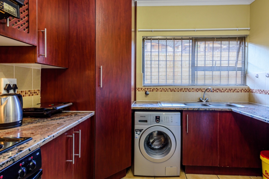 To Let 2 Bedroom Property for Rent in Monument Gauteng