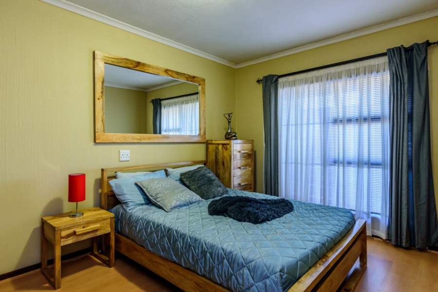 To Let 2 Bedroom Property for Rent in Monument Gauteng