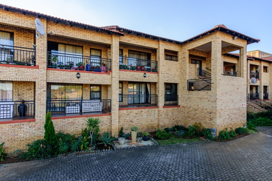 To Let 2 Bedroom Property for Rent in Monument Gauteng