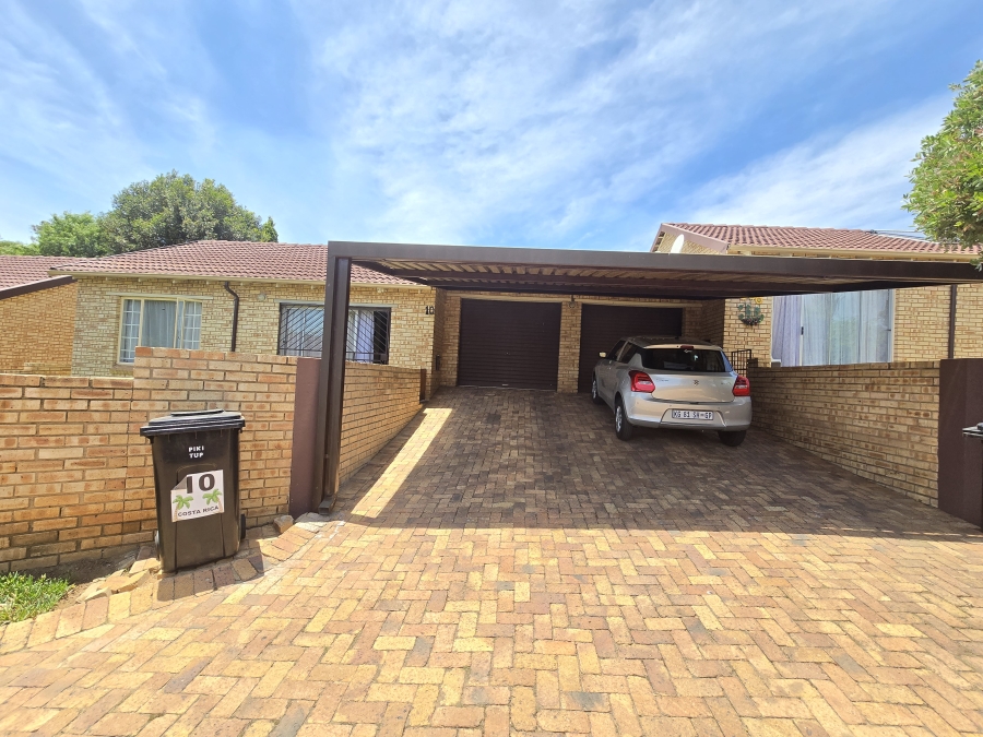 2 Bedroom Property for Sale in Wilgeheuwel Gauteng