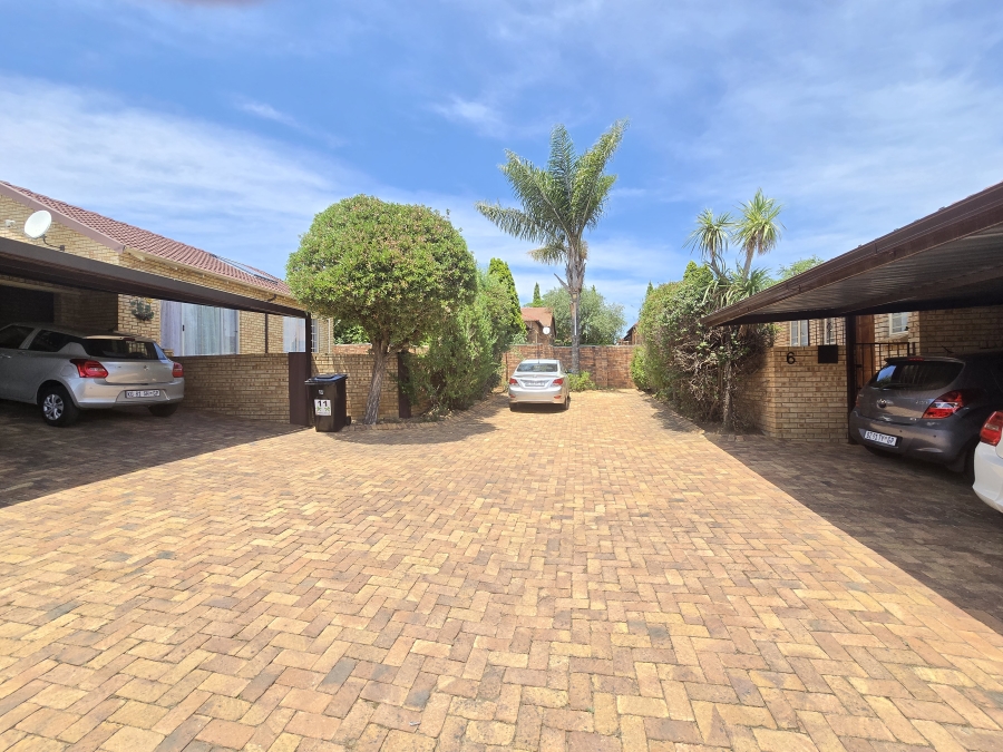 2 Bedroom Property for Sale in Wilgeheuwel Gauteng