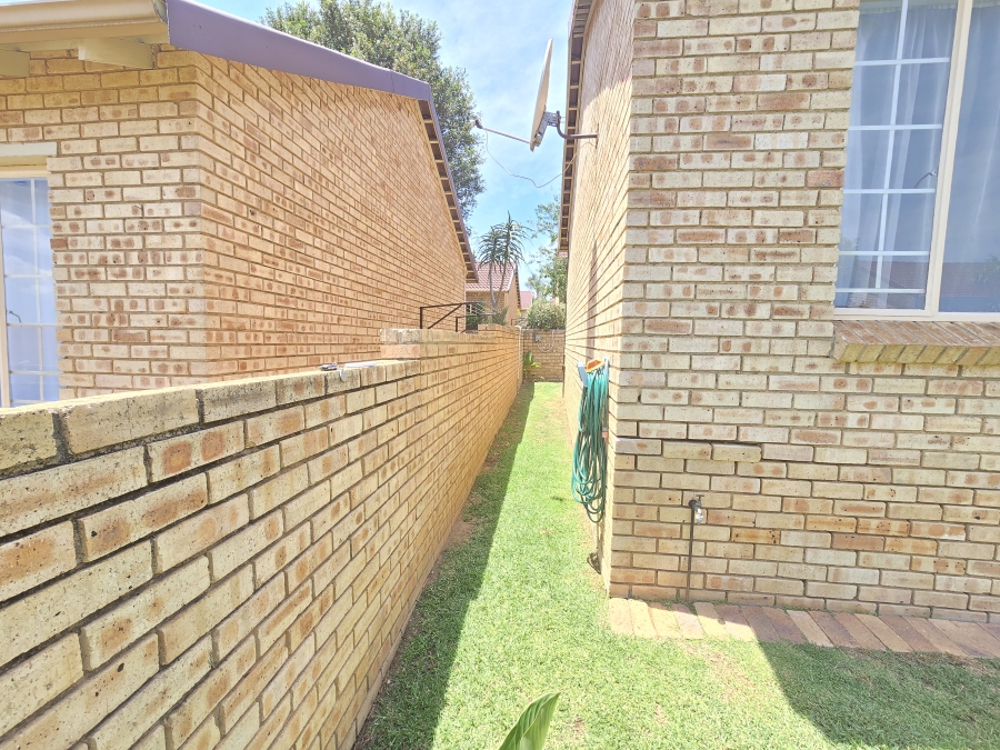 2 Bedroom Property for Sale in Wilgeheuwel Gauteng