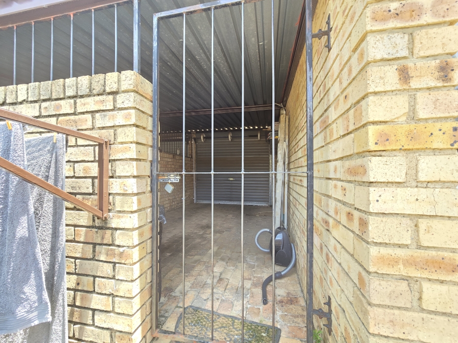 2 Bedroom Property for Sale in Wilgeheuwel Gauteng