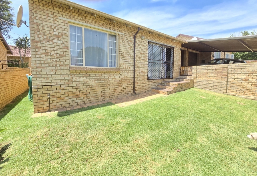 2 Bedroom Property for Sale in Wilgeheuwel Gauteng