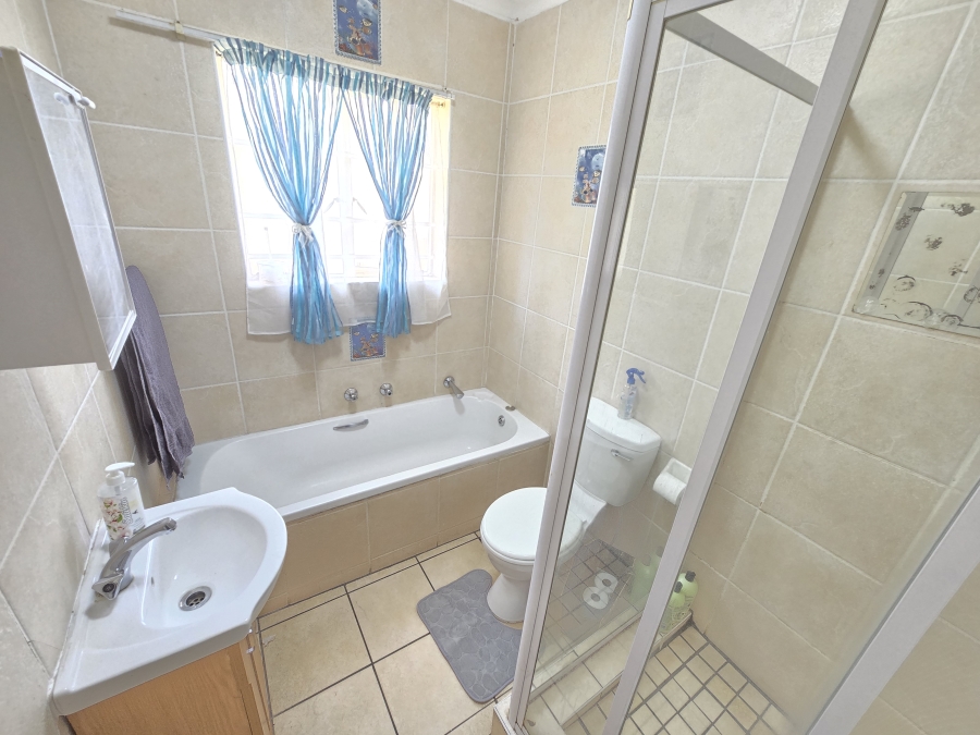 2 Bedroom Property for Sale in Wilgeheuwel Gauteng