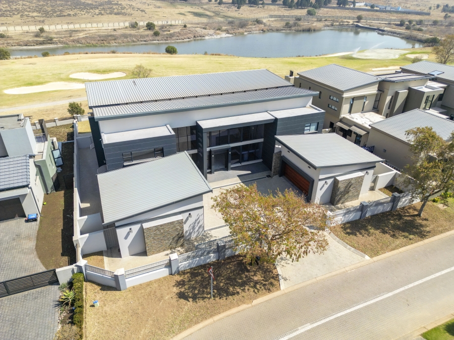 6 Bedroom Property for Sale in Copperleaf Estate Gauteng