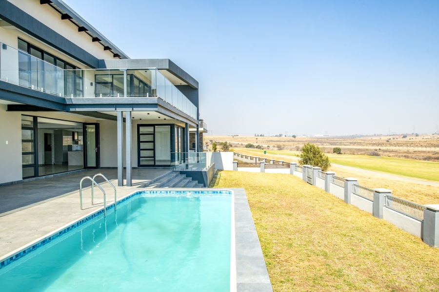 6 Bedroom Property for Sale in Copperleaf Estate Gauteng