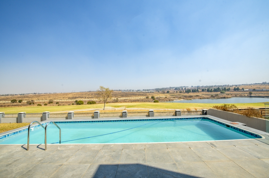 6 Bedroom Property for Sale in Copperleaf Estate Gauteng