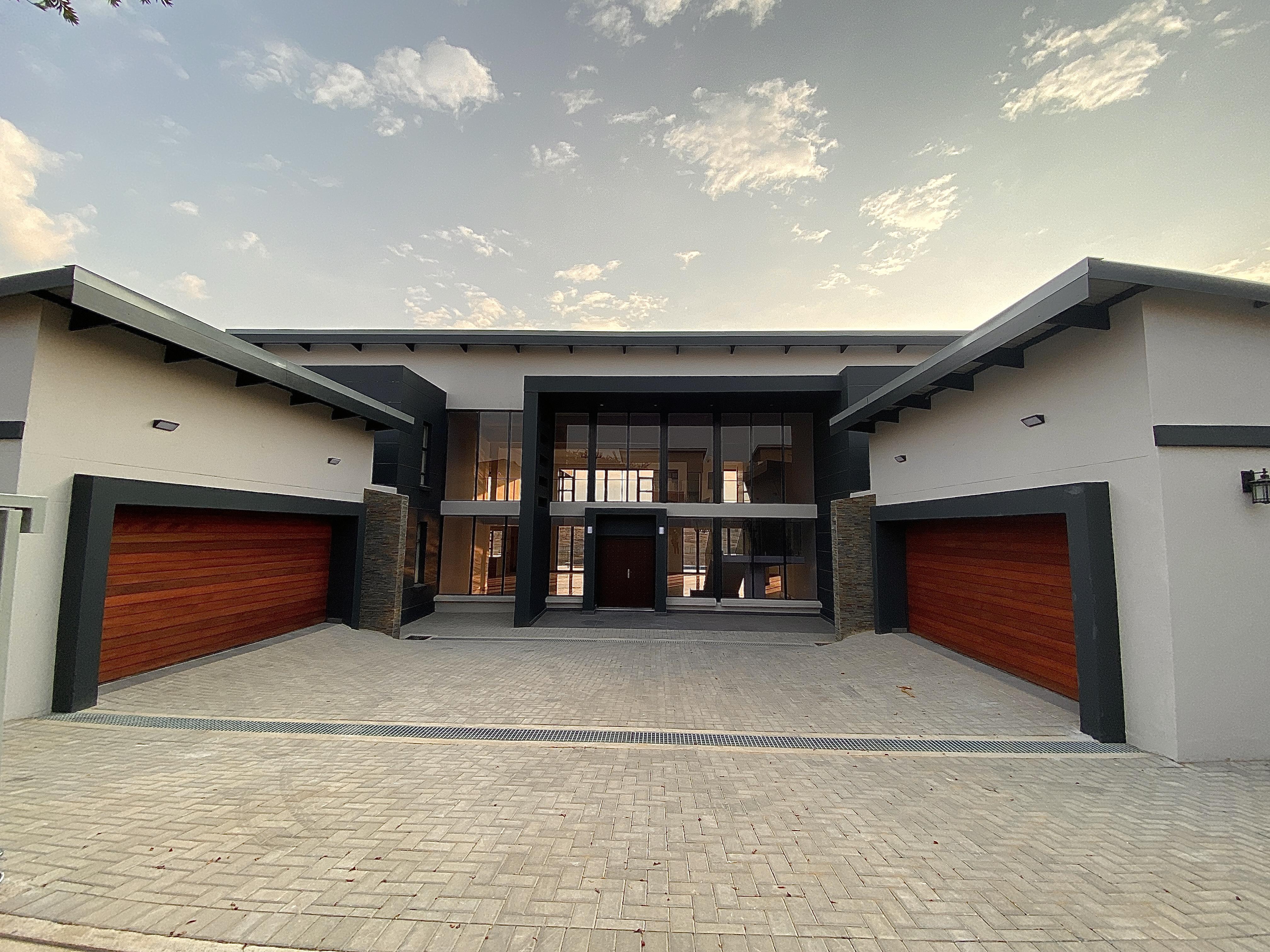 6 Bedroom Property for Sale in Copperleaf Estate Gauteng