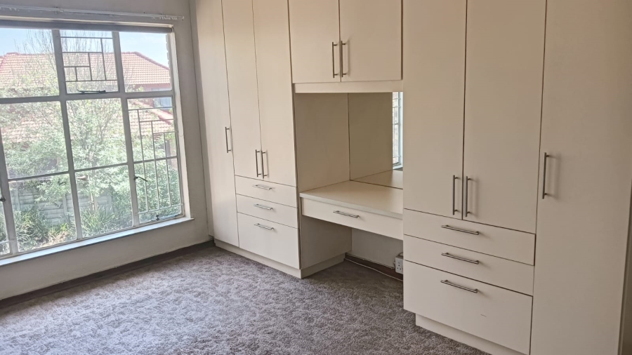 3 Bedroom Property for Sale in Edleen Gauteng