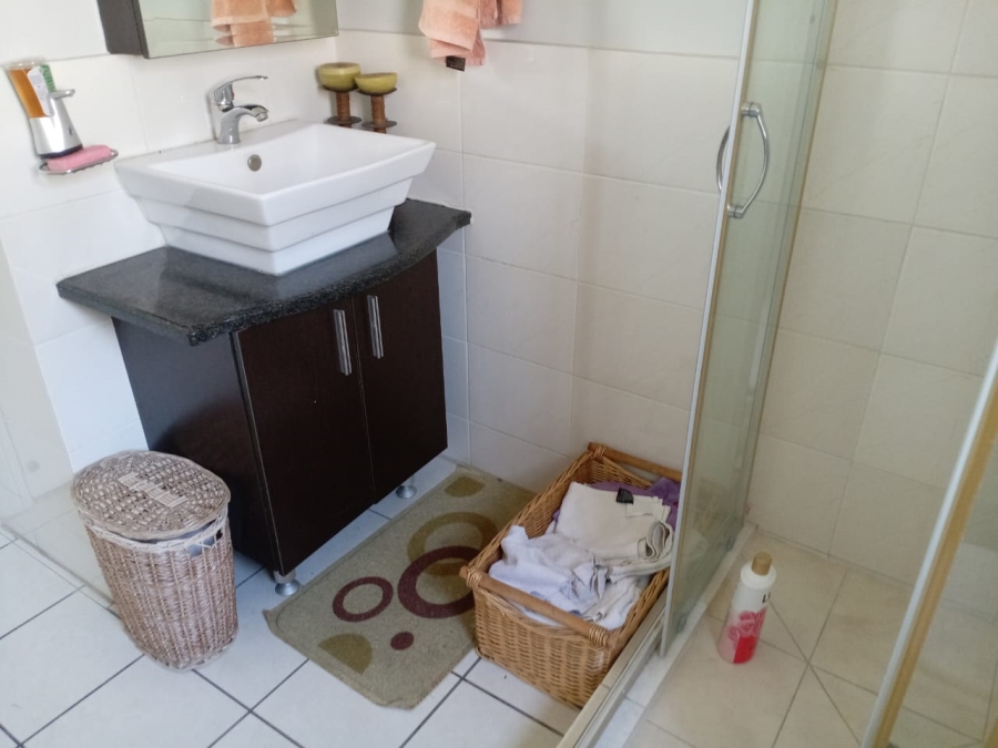 2 Bedroom Property for Sale in Noordwyk Gauteng