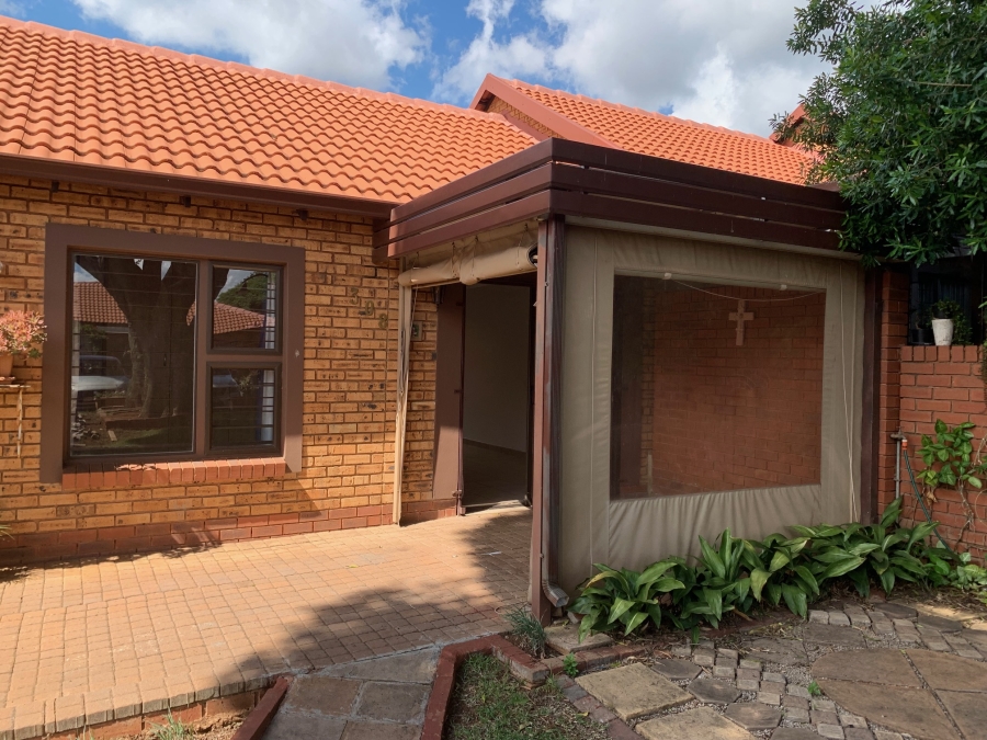 2 Bedroom Property for Sale in Willow Park Manor Gauteng