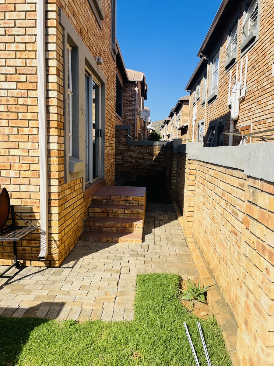 3 Bedroom Property for Sale in Wilgeheuwel Gauteng