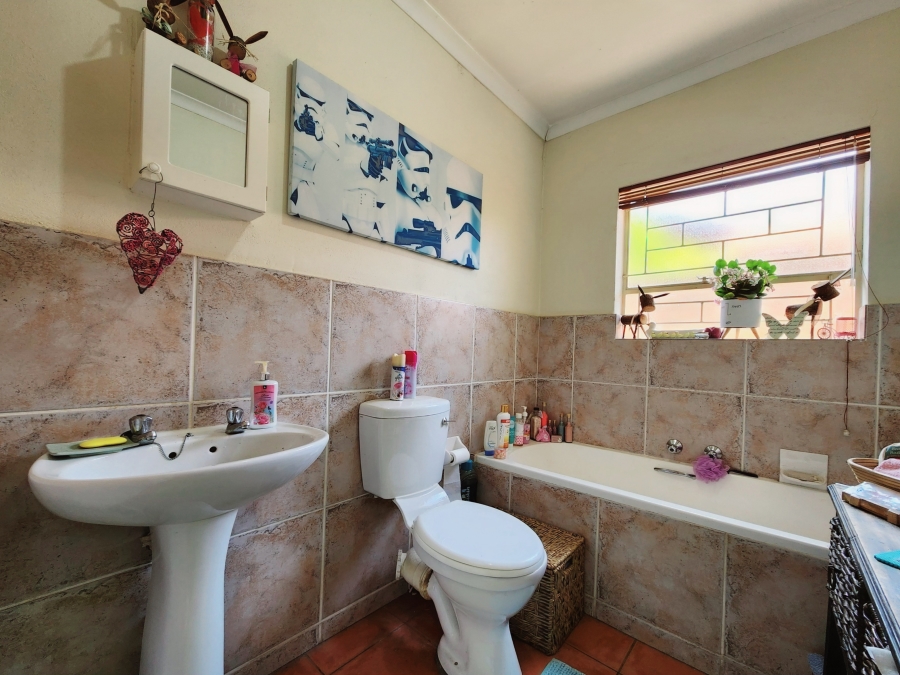 3 Bedroom Property for Sale in Wilgeheuwel Gauteng